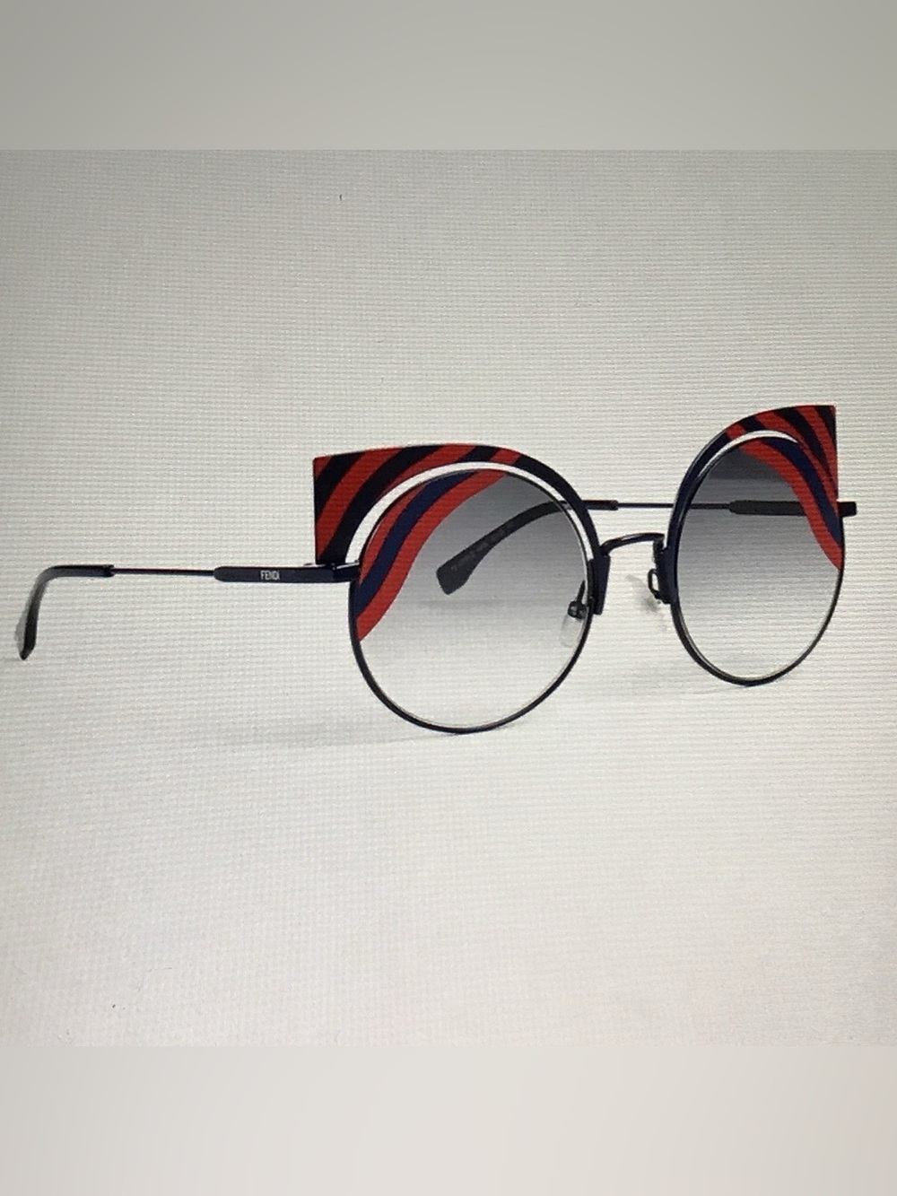 NWOT women’s AUTHENTIC FENDI Hypnoshine red & blue Cat Eye Sunglasses